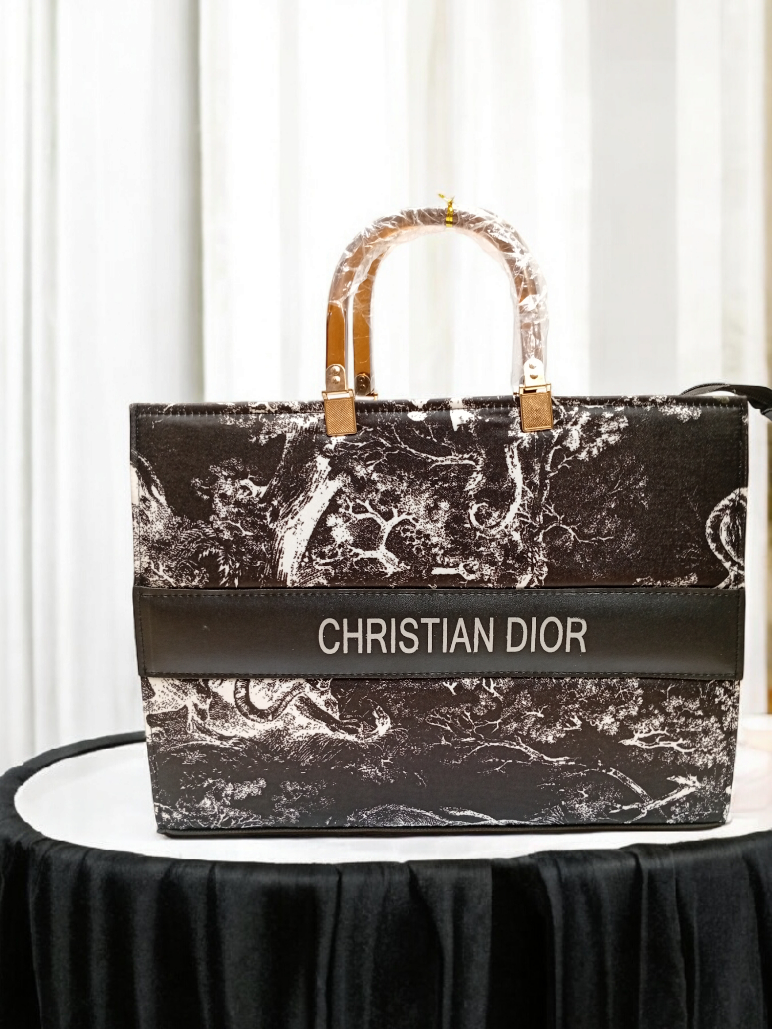 *CHRISTIAN DIOR TOTE BAG*