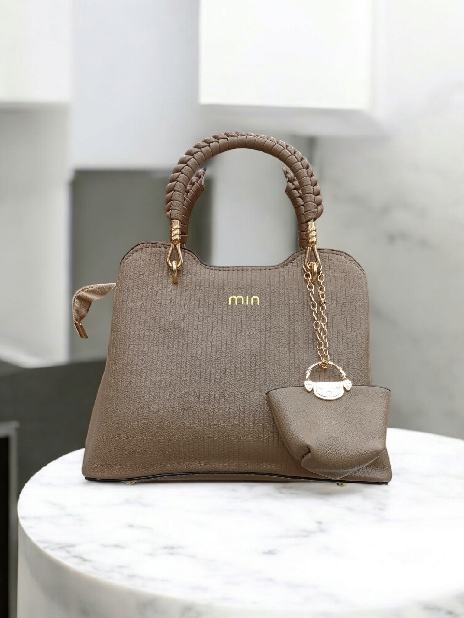 *BEAUTIFUL IMPORTED HAND BAGS*