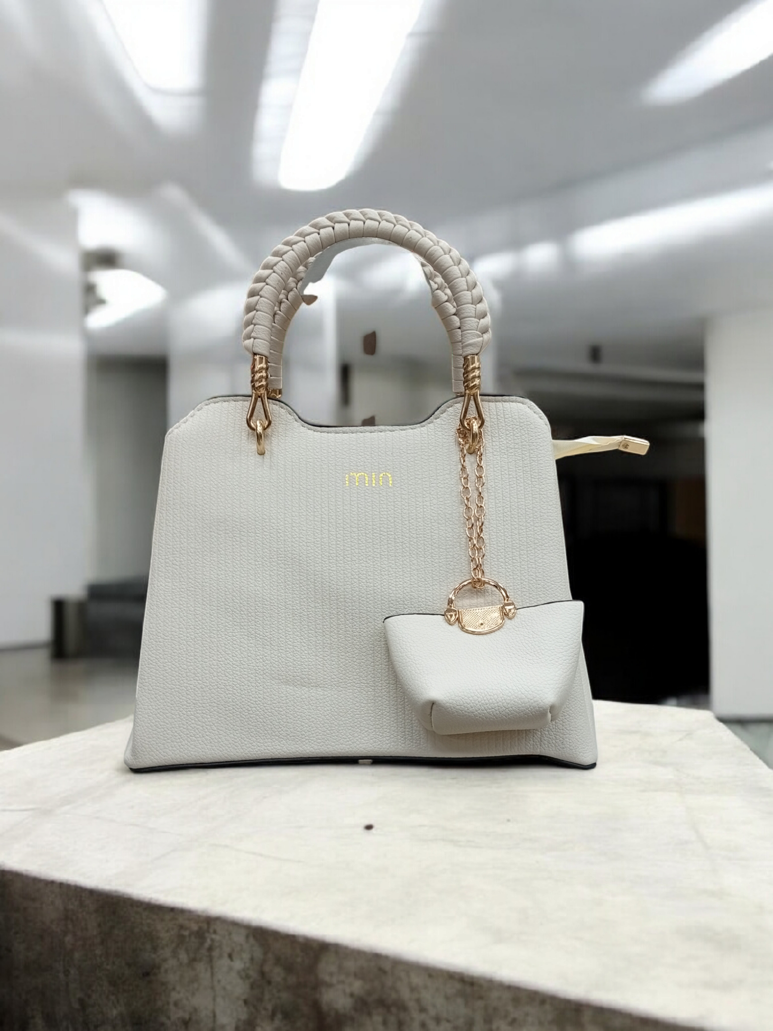 *BEAUTIFUL IMPORTED HAND BAGS*
