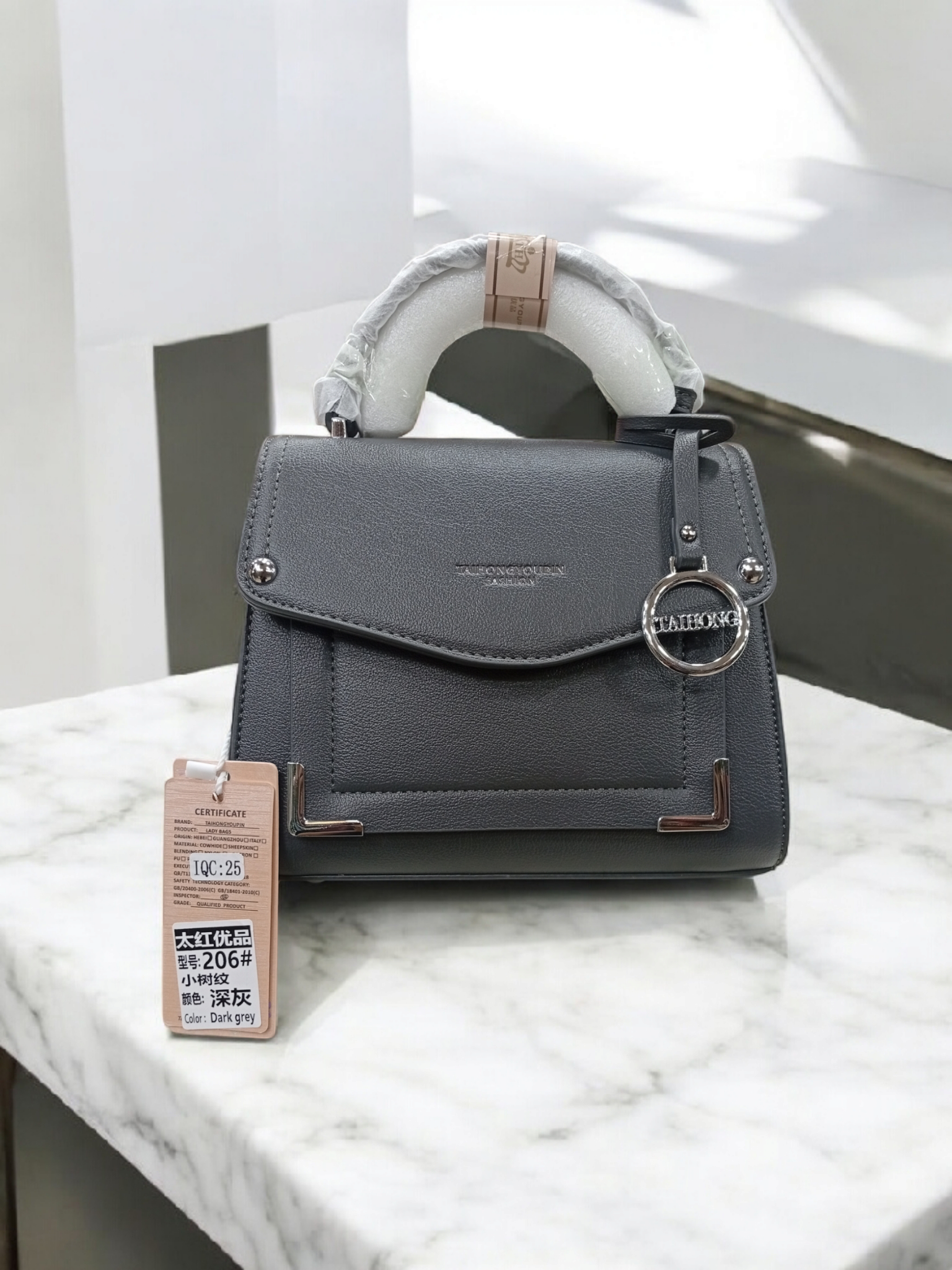 *BEAUTIFUL LADIES IMPORTED HAND BAGS*