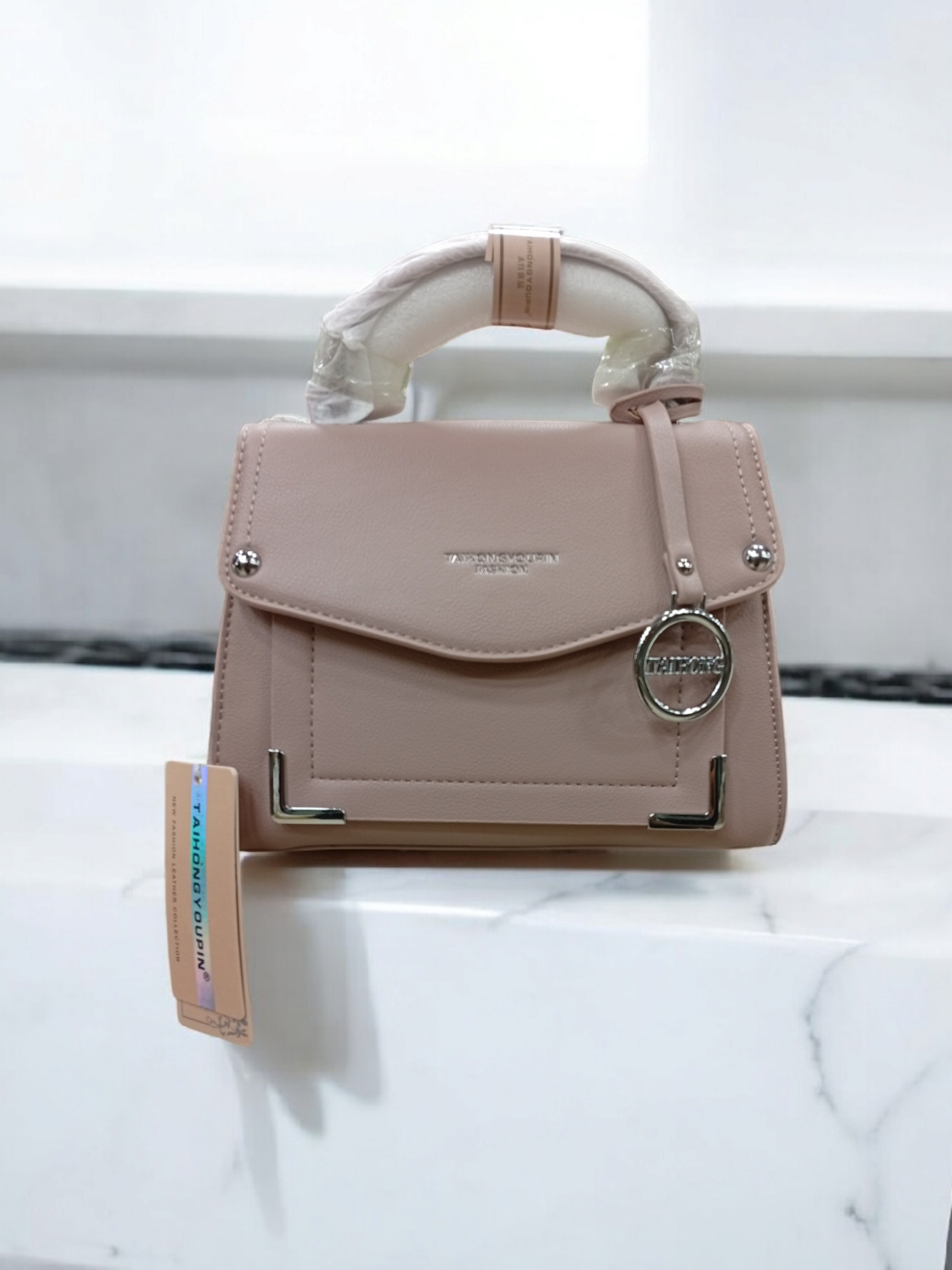 *BEAUTIFUL LADIES IMPORTED HAND BAGS*