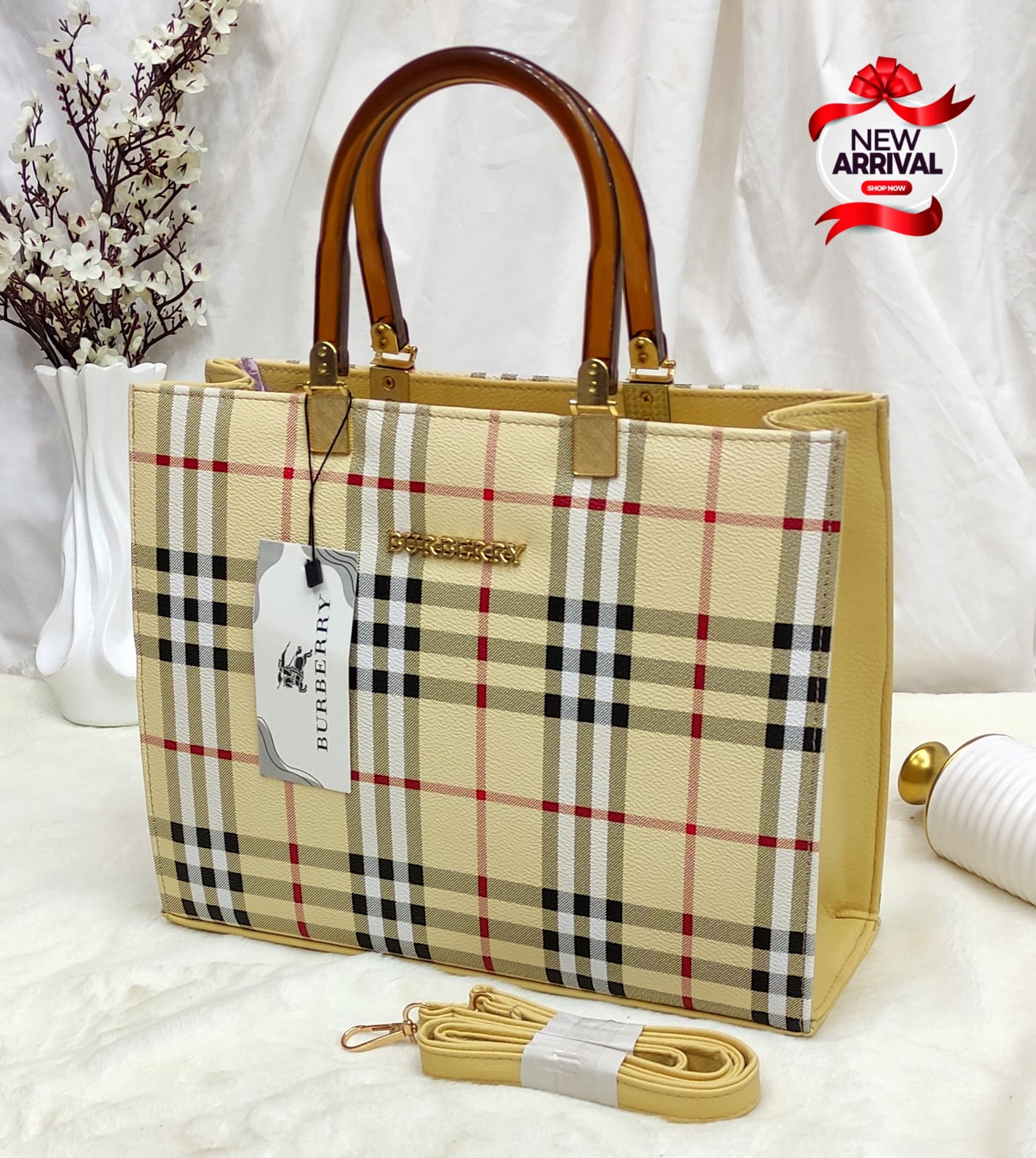🎀 Burberry Acrylic Handle TOTE Bag for Girls 🎀