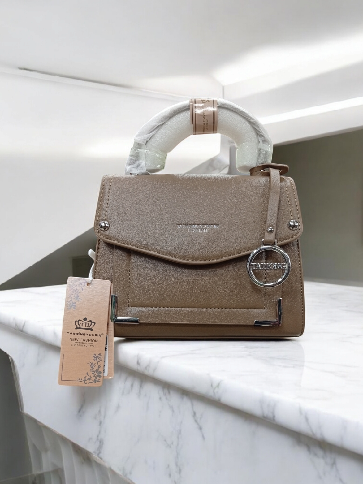 *BEAUTIFUL LADIES IMPORTED HAND BAGS*