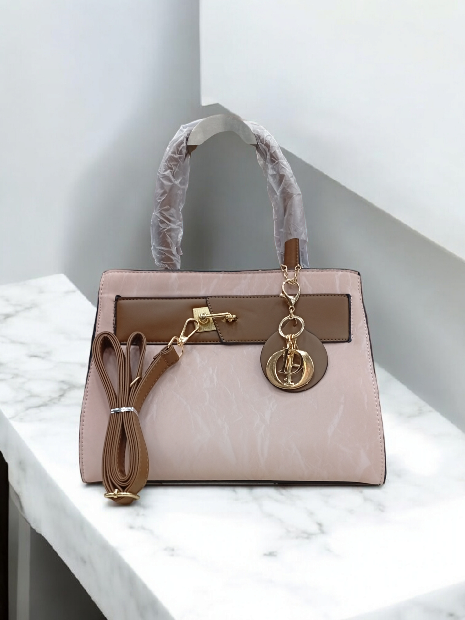 *BEAUTIFUL LADIES IMPORTED HAND BAGS"