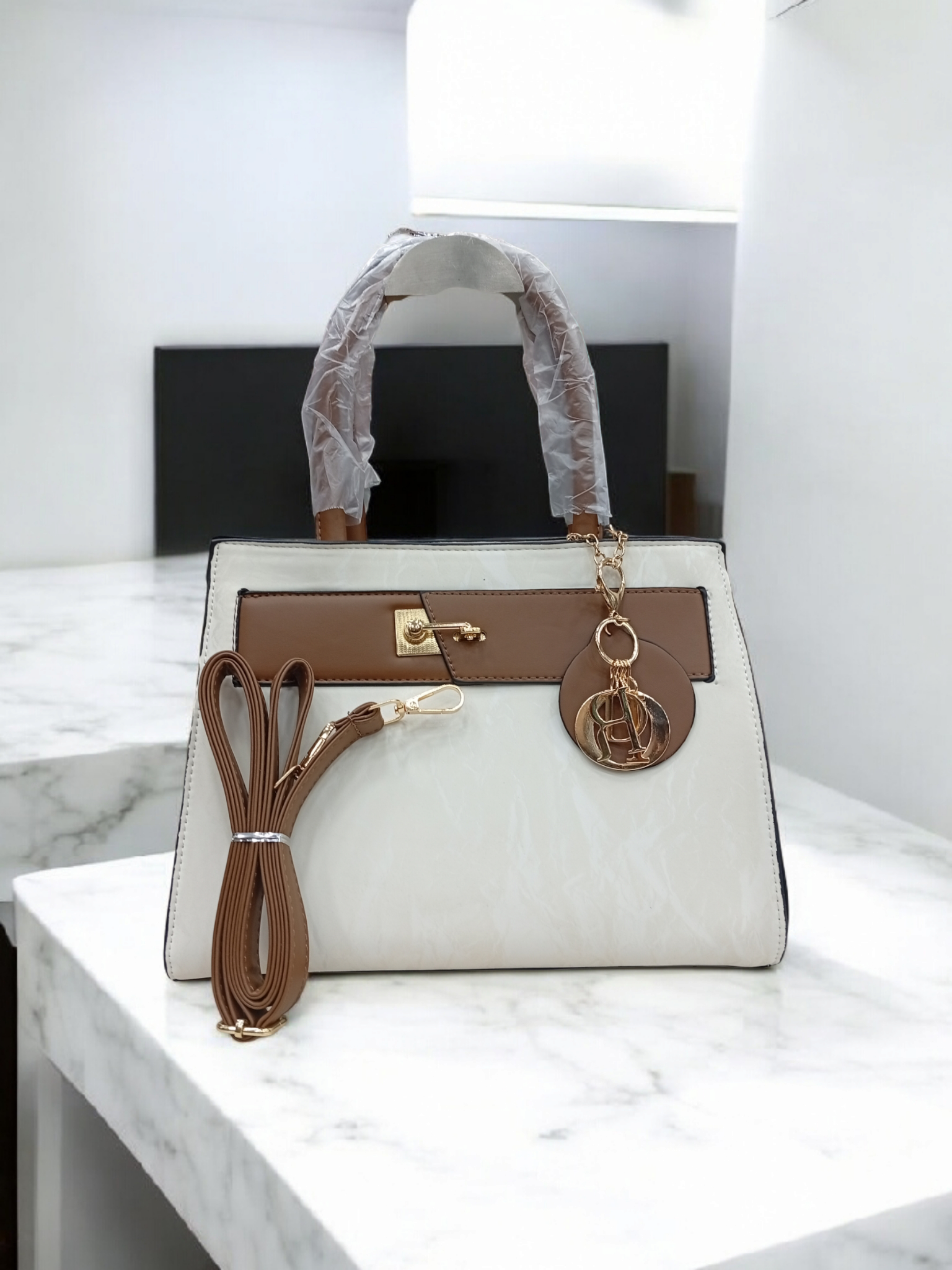 *BEAUTIFUL LADIES IMPORTED HAND BAGS"