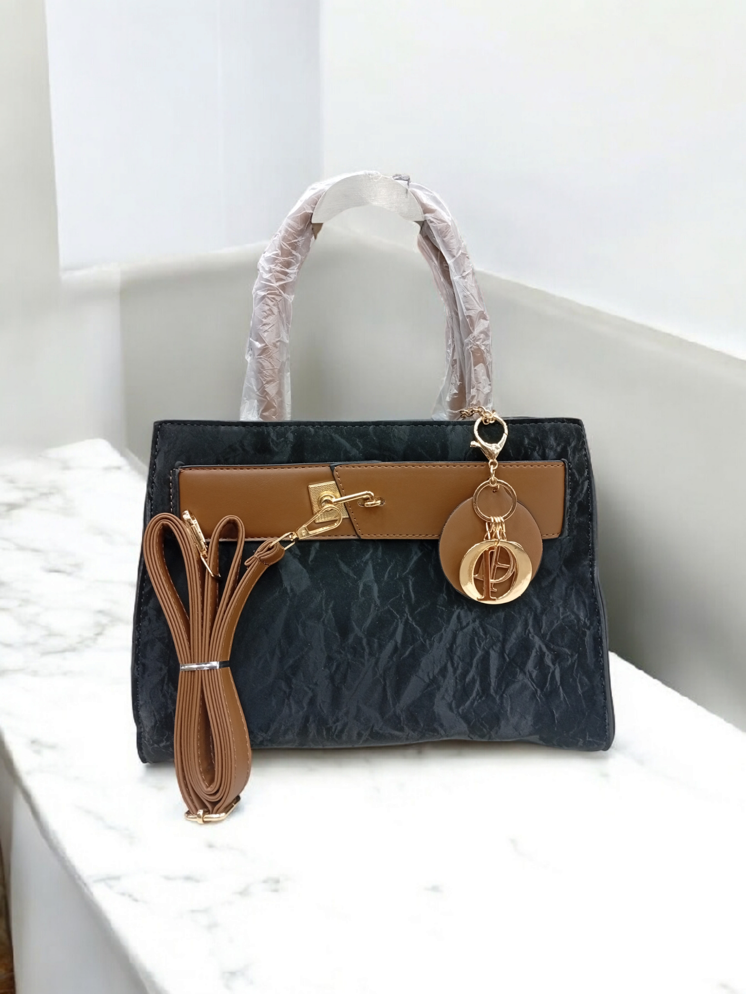 *BEAUTIFUL LADIES IMPORTED HAND BAGS"