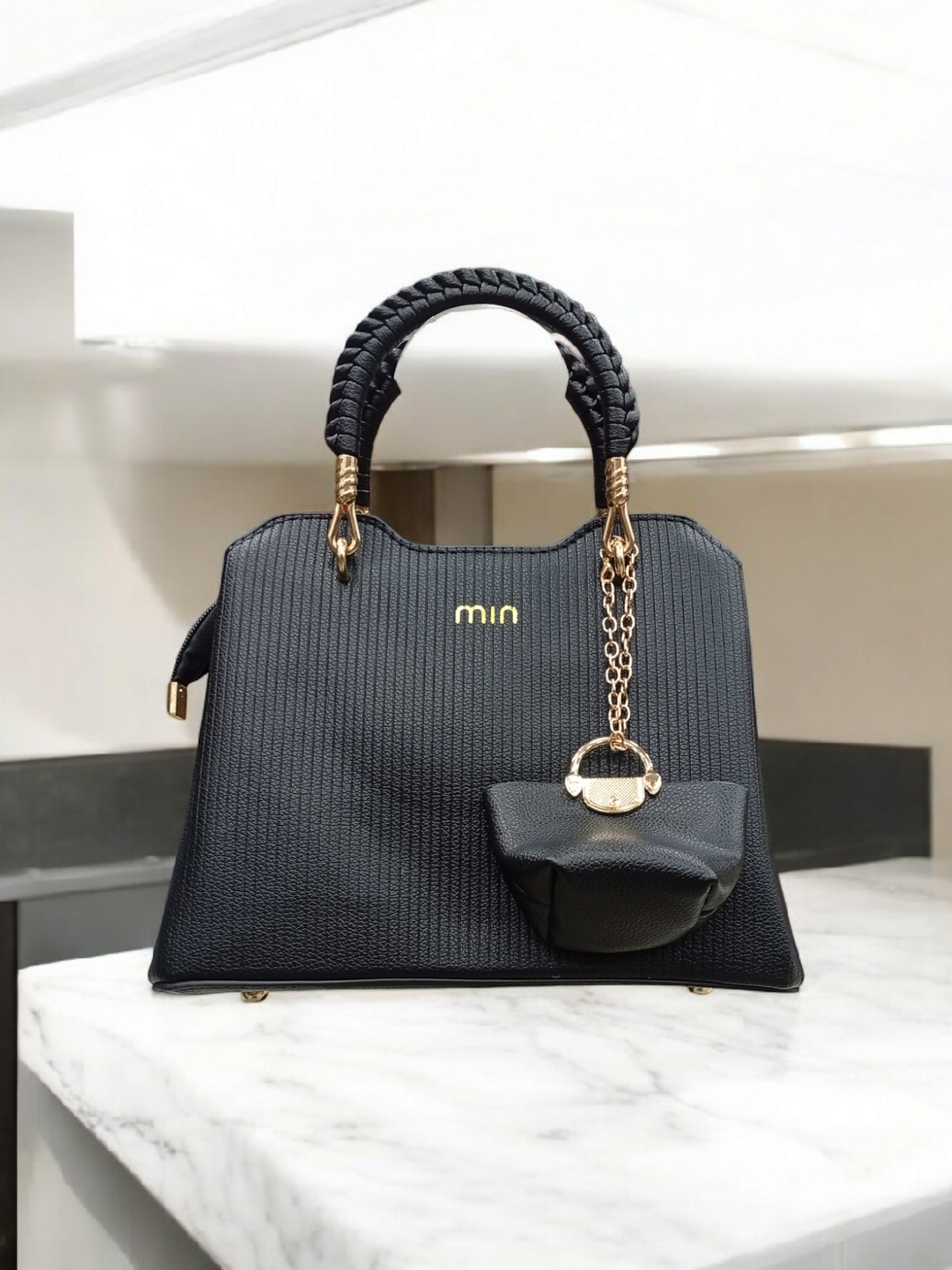 *BEAUTIFUL IMPORTED HAND BAGS*