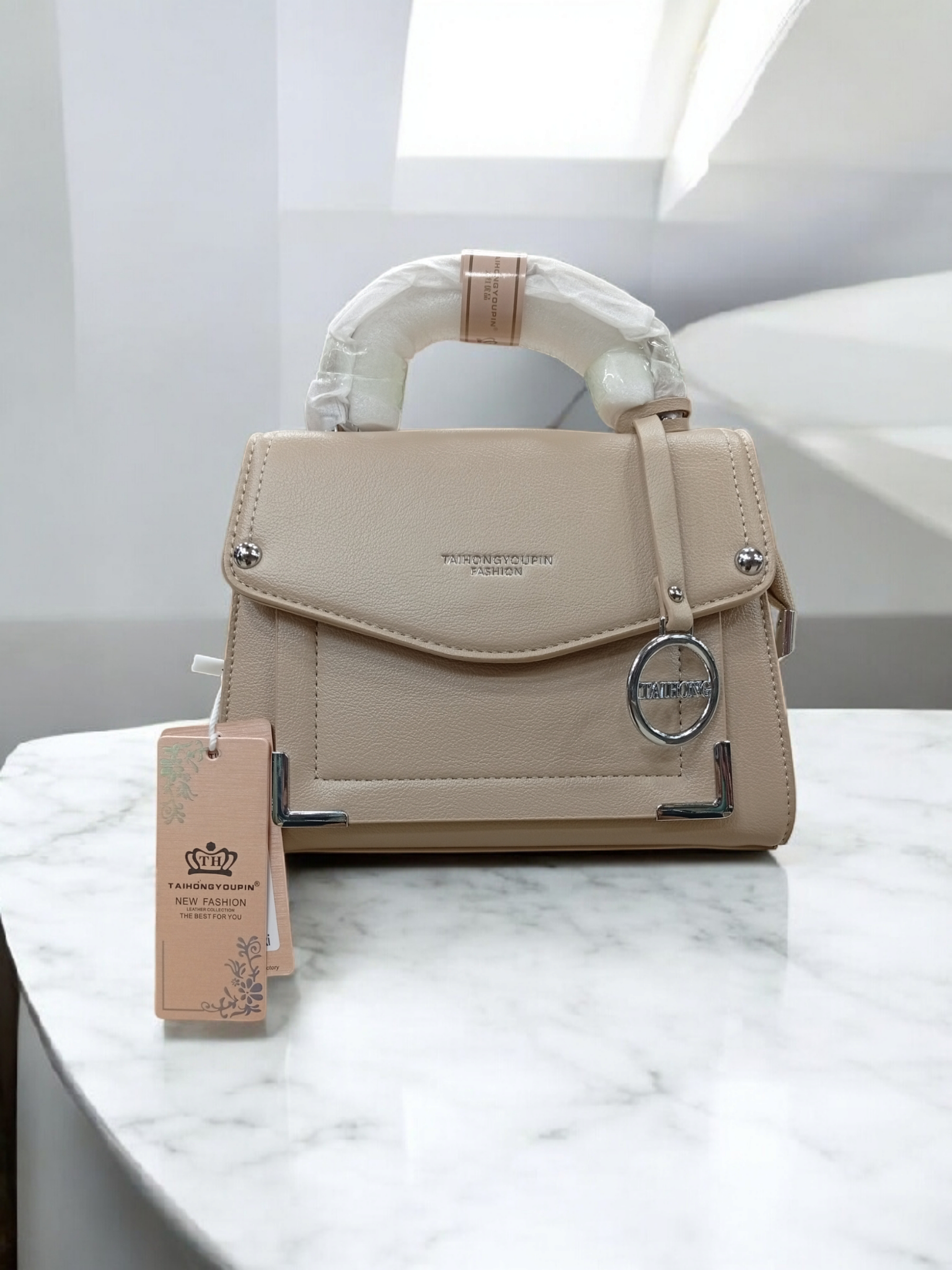 *BEAUTIFUL LADIES IMPORTED HAND BAGS*